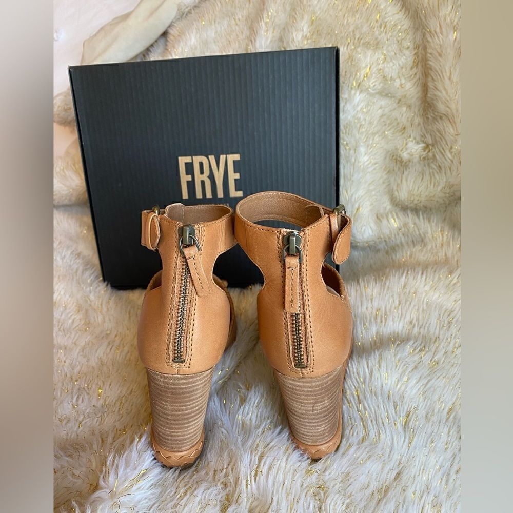 Frya Leather Wedge 💕 - Picture 3 of 4